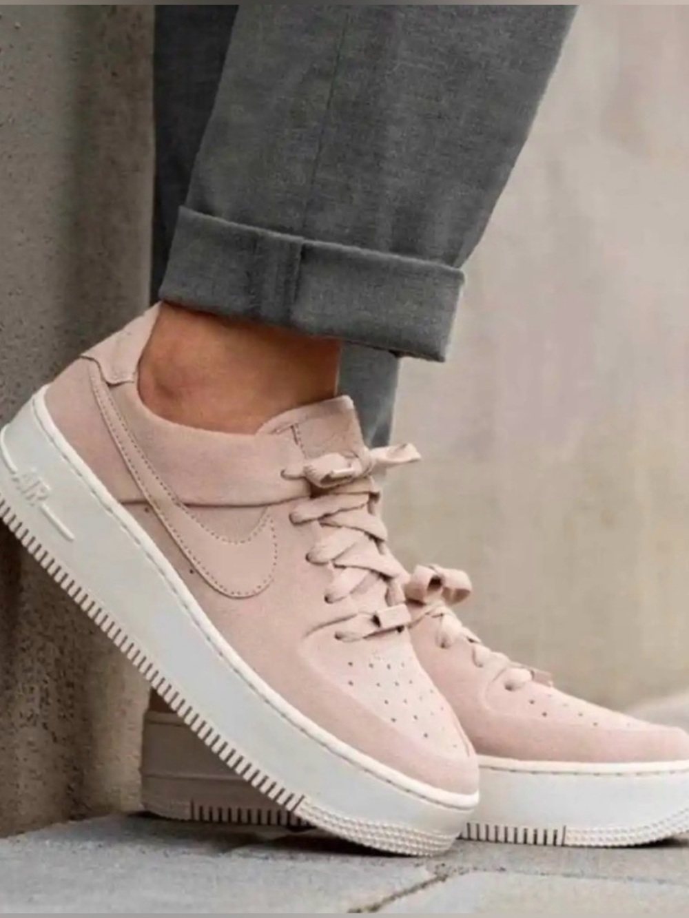 Nike Air max motion 2 Shoes Womens 6 Dusty Pink Suede Platform Sneakers AF1